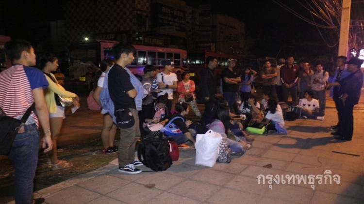 ผู้โดยสารโวยรถทัวร์จอดเสียตั้งแต่ตี1 ถึงตี5 ไม่มีรถมาเปลี่ยน