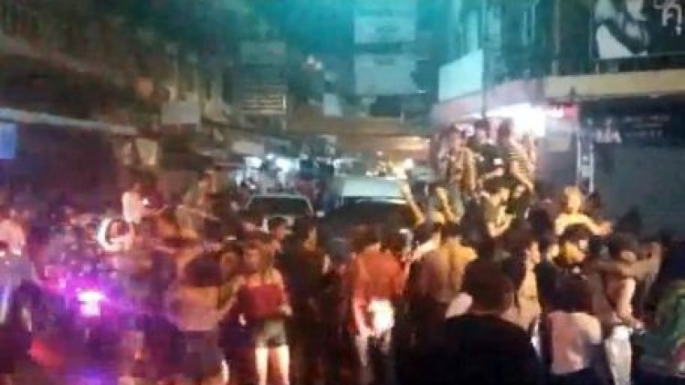 สงกรานต์กบินทร์บุรีดุ วัยรุ่นใช้มีดแทงกันตาย1เจ็บสาหัส3