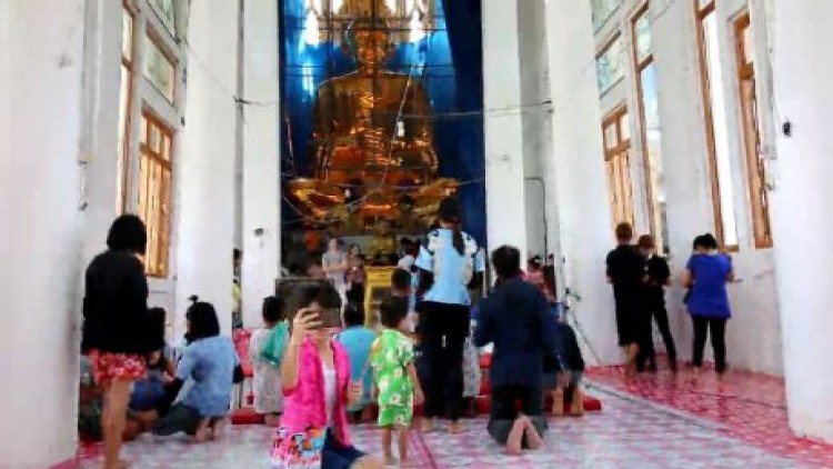 หลวงพ่อโต องค์ใหญ่ที่สุดในโลก คนแห่กราบไหว้คึกคัก