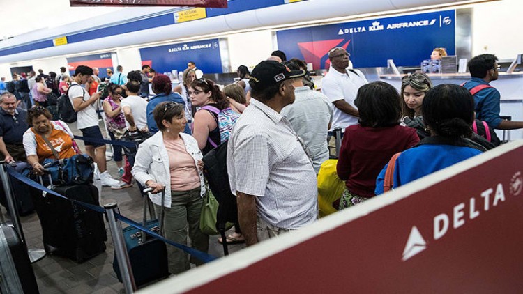 เดลต้าแอร์พร้อมจ่ายเกือบหมื่นดอลล์แก้ปัญหาตั๋วเกินที่นั่ง