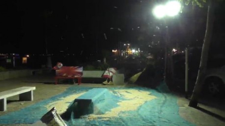 ชีปะขาวนับล้านเล่นไฟถนน สัญจรเสี่ยงอุบัติเหตุ