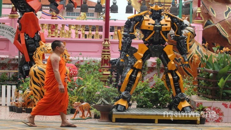 วัดเดียวในประเทศไทย : หุ่นยนต์ทรานฟอร์เมอร์ในวัด