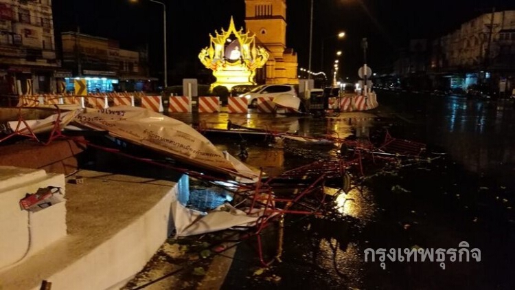 พายุกระหน่ำเมืองกำแพงเพชรเสียหายหลายจุด