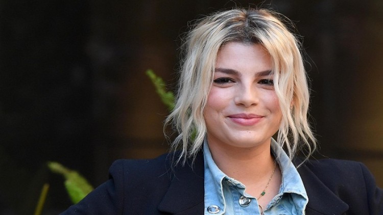 รุมจวกแดนเซอร์ชายลูบคลำนักร้องสาวอิตาลีออกอากาศ