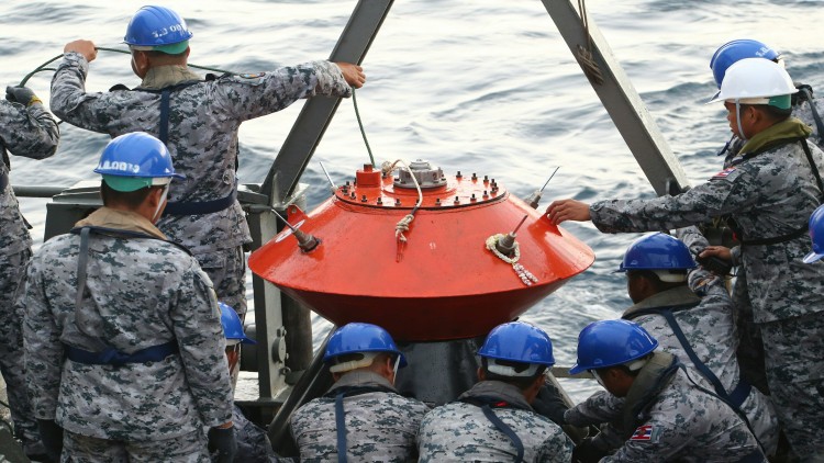 ฝึกใช้ทุ่นระเบิดปราบเรือดำน้ำแบบล่องหน