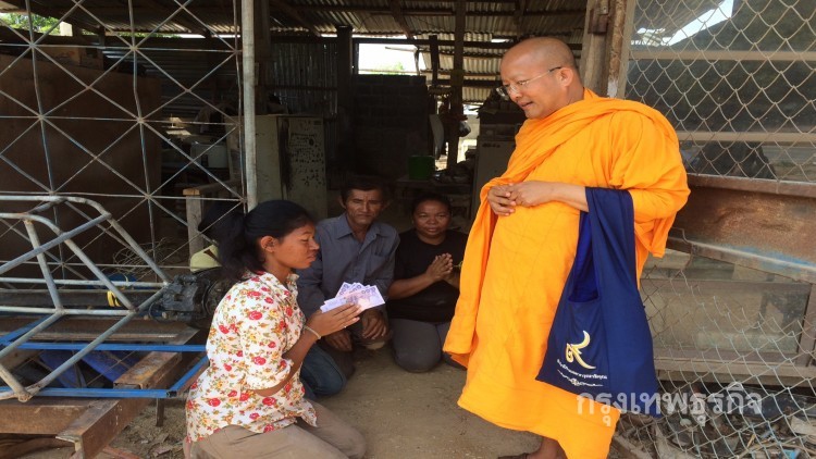 เจ้าอาวาสรุดช่วย 'น้องกวาง' เด็กยากจนจบ ม.6ไม่มีเงินเรียนต่อ