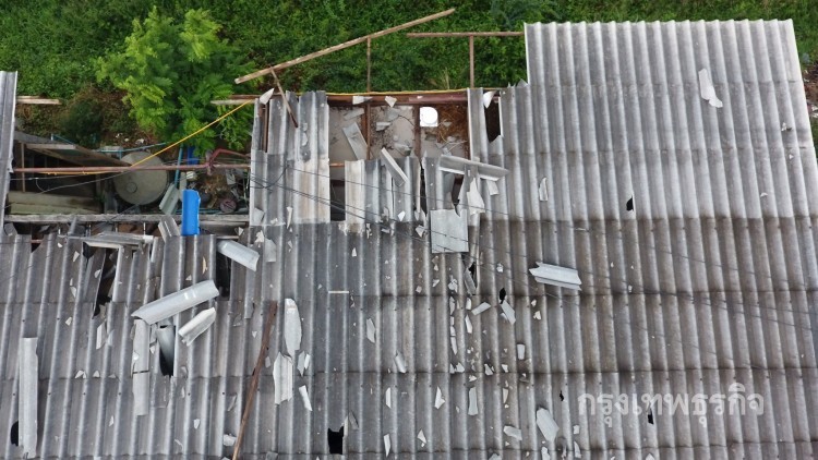 พายุฤดูร้อนกระหน่ำเมืองพิจิตร เสาไฟฟ้าล้ม ลูกเห็บตกครั้งแรก