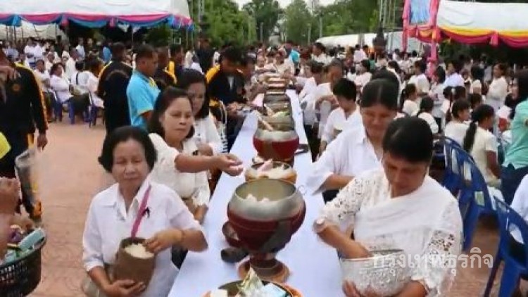 ด่านซ้ายจัดงานนมัสการพระธาตุศรีสองรัก นทท.แห่เที่ยวคึกคัก