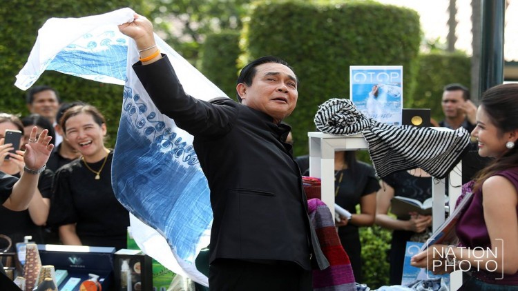 'บิ๊กตู่'พริ้วโชว์ลีลาสะบัดผ้า!!