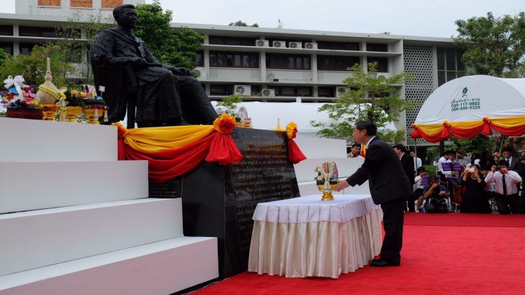 รองประธาน สนช. วางพานพุ่มเนื่องในวันปรีดี พนมยงค์