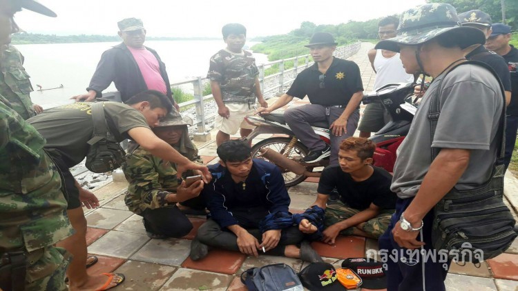 ทหารเรือรวบ2โจ๋โทรสั่งข้ามโขงซื้อยาบ้า 200 เม็ด