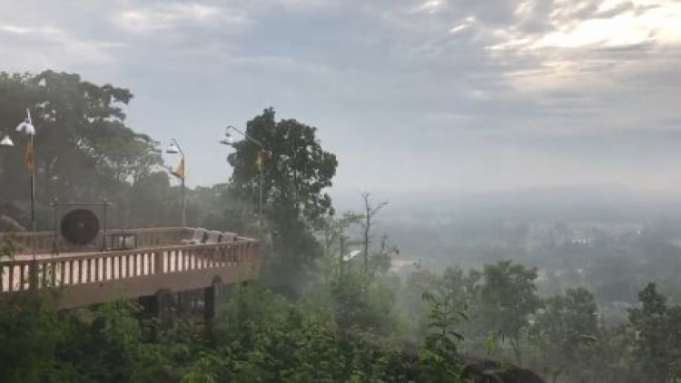 ชมหมอกสวยวัดพุทธาวาสภูสิงห์ พิธีอัญเชิญพระพุทธรูปปางเปิดโลก