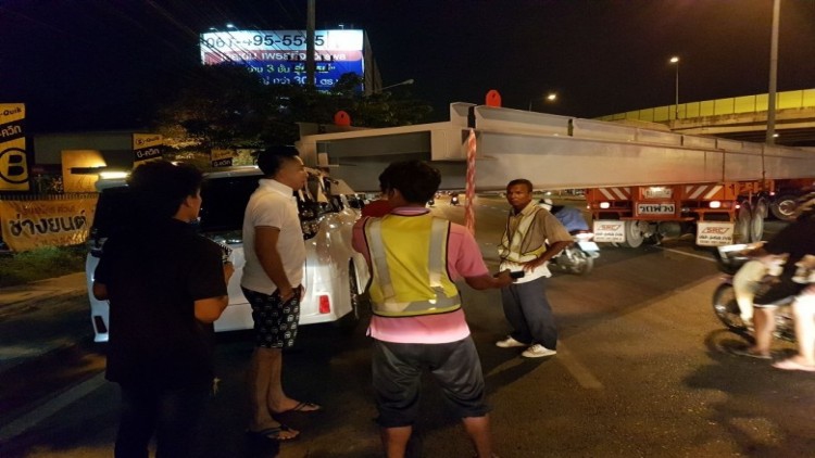 'บอล เชิญยิ้ม' หวิดดับจอดซื้อส้มตำข้างทาง