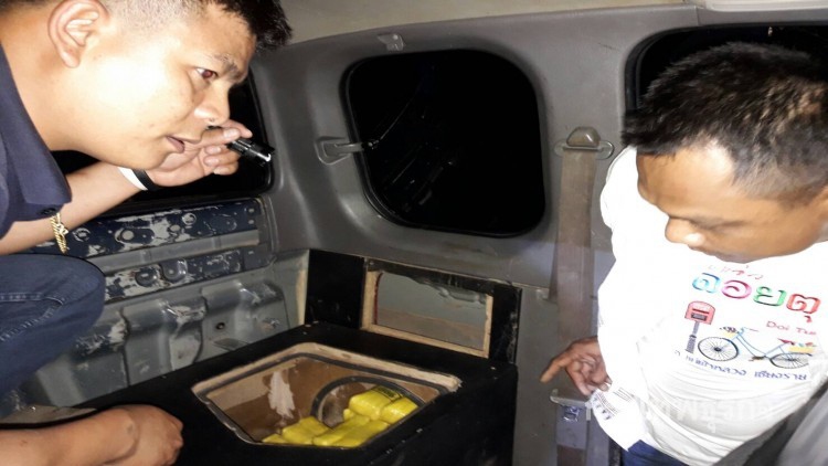 จับนักข่าวท้องถิ่น ขนยาบ้าแสนเม็ด