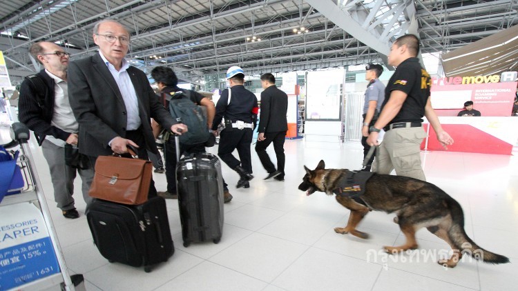 สุนัข K9 ออกตรวจอาคารผู้โดยสารสนามบินสุวรรณภูมิ