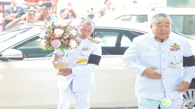 'พระเทพฯ' พระราชทานแจกันดอกไม้ เยี่ยมผู้บาดเจ็บรพ.พระมงกุฎ