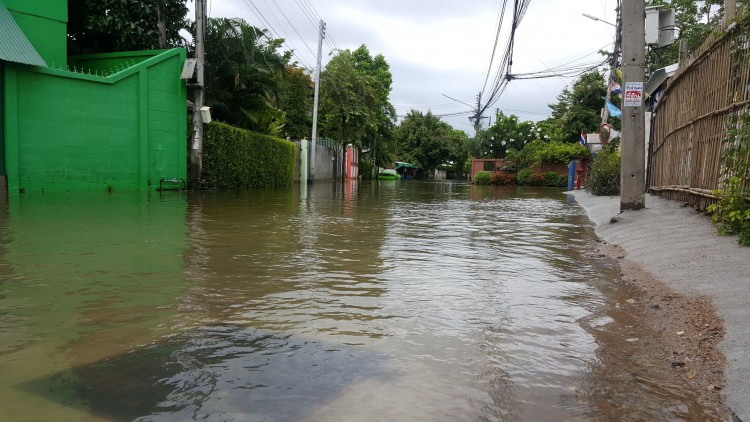 ฝนกระหน่ำเชียงใหม่จมบาดาลอีกรอบ
