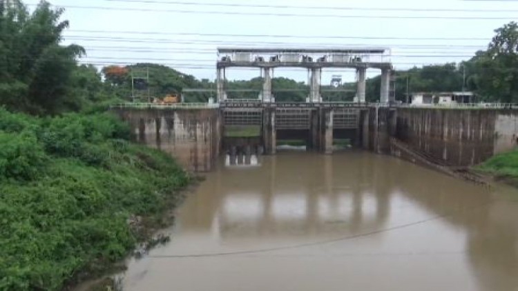 เร่งระบายน้ำในลำห้วยหลวงลงแม่น้ำโขง รับมือน้ำท่วม