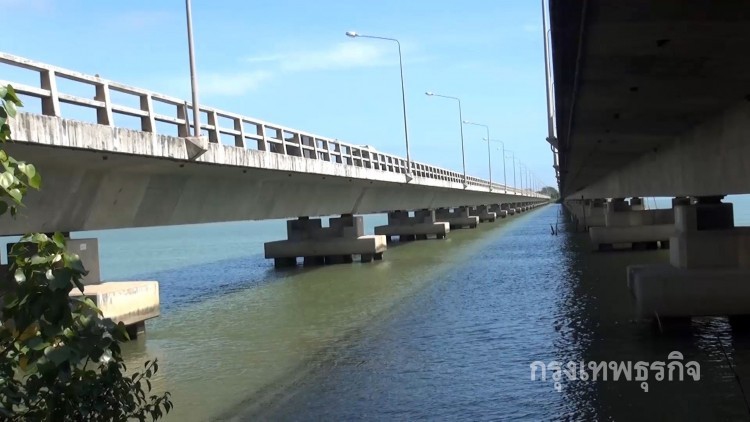 ยังไม่พบร่าง สามีทะเลาะภรรยา กระโดดทะเลสาบสงขลา