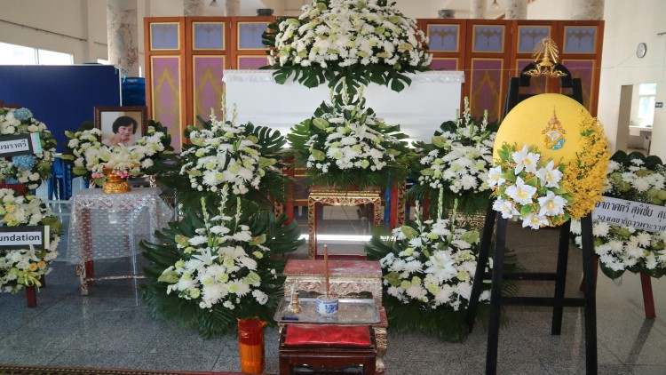 สมเด็จพระเจ้าอยู่หัวโปรดเกล้ารับศพ'พรเพ็ญ'ในพระราชานุเคราะห์