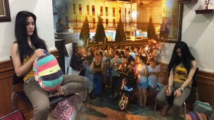 'เปรี้ยว' เศร้านั่งคอตก หลังถูกรวบ