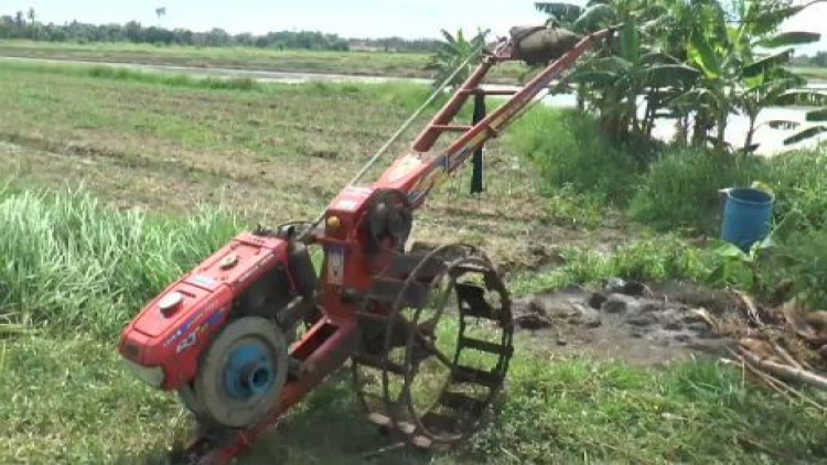 สลด!ชาวนาวัย 65 ปีถูกรถไถมือฟาดศรีษะจมน้ำดับ