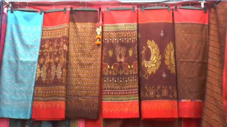 บุรีรัมย์ผ้าซิ่นตีนแดง ขึ้นทะเบียนเป็นสินค้า จีไอ 