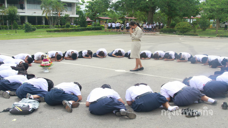 แม่พิมพ์ของชาติปลื้ม!นร.ทำซึ้งในพิธีไหว้ครู