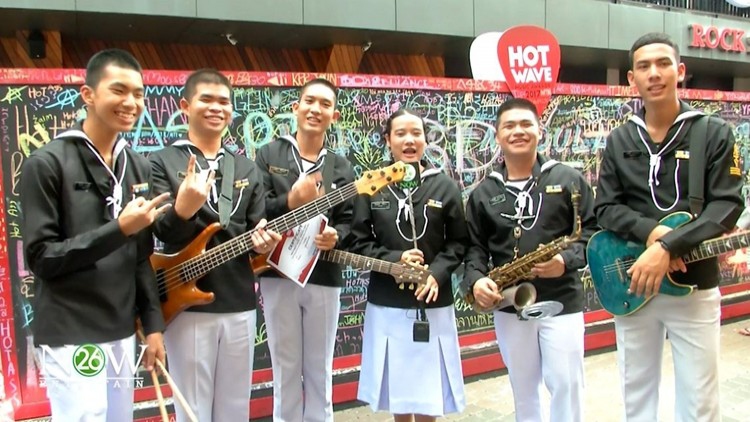 วง “I’m Blaze” ดุริยางค์ทหารเรือบนเวทีดนตรี 