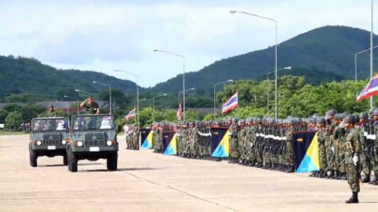 สัตหีบนักรบต่อสู้อากาศยาน สอ.รฝ. สวนสนามแสดงแสนยานุภาพ