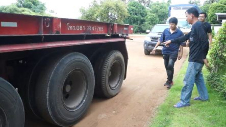หัวขโมยย่องถอดล้อรถพ่วง 18 ล้อ