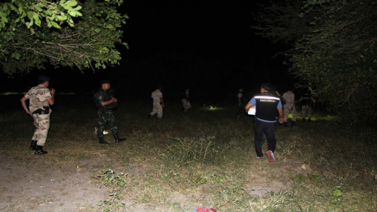 ทหารปิดล้อมบ้านทุ่งละหาน ตรวจค้นเป้าหมาย 9 จุด กลางดึก