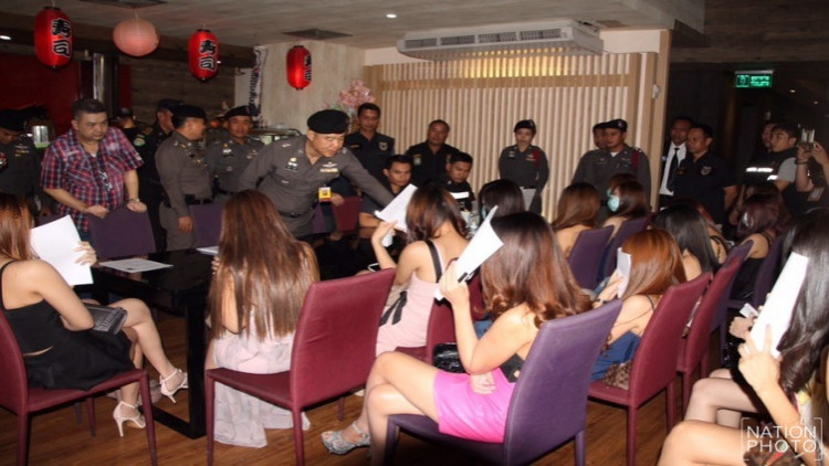 สุ่มตรวจเข้ม 3 สถานบริการกลางกรุง