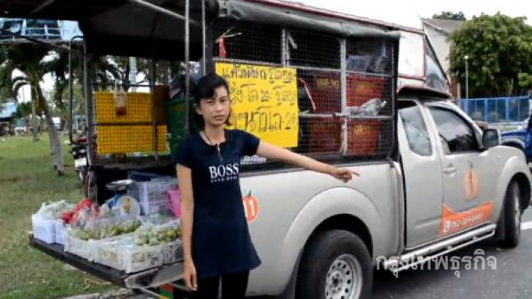 ขี้ขโมยฉกผลไม้แม่ค้าเร่ บ่นอุบขาดทุนยับ