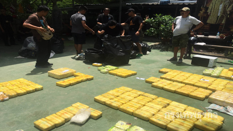 ตร.-ทหารสนธิกำลังค้นค่ายมวยยึดยาบ้าล้านเม็ด