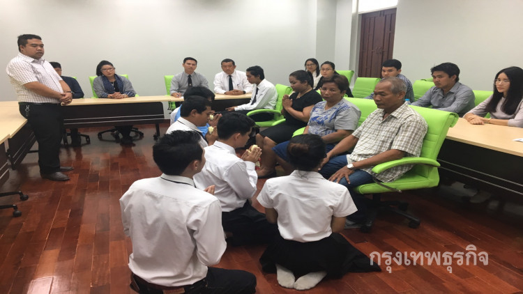 สั่งพักการเรียนรุ่นพี่ 5 คน 1 เทอม สั่งรุ่นน้องปี1 ถอดเสื้อ 