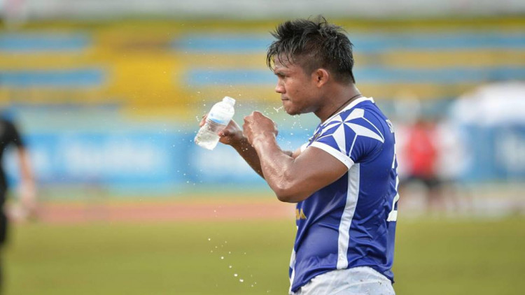 "บัวขาว"โชว์ปอกทุเรียนด้วยมือเปล่า (มีคลิป)