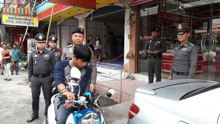 รวบคนร้ายกระชากสร้อย2บาท จากเจ้าของร้านทองที่บ่อวิน