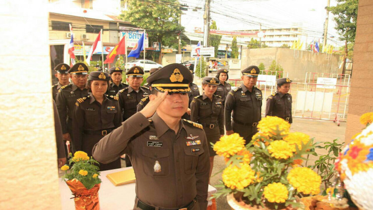 ชาวลาวโล่งใจ! ผกก.ตม.อุบลสั่งเด้งจนท.เข้ากรุปมรีดไถ่เงิน