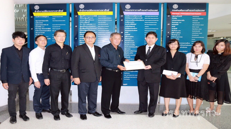 ยื่นหนังสือค้านนำเข้าเนื้อหมู-ไก่จากสหรัฐ