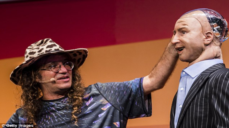 ฮ่องกงเปิดตัว 'ฮิวแมนนอยด์' จ้อบนเวที