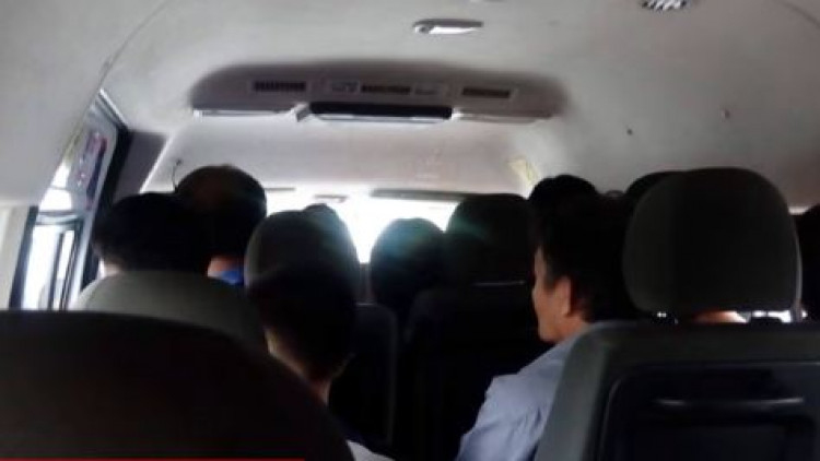 เชือดไก่ให้ลิงดู! ปรับ5พันรถตู้รับเกิน พักใบขับขี่30วัน