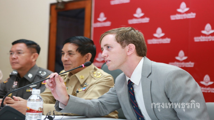 ตม.ตรวจเอกสาร 'นาธาน บาร์ริ่ง' ก่อนปล่อยตัว