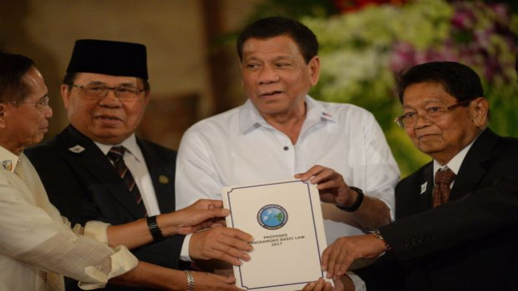ฟิลิปปินส์เตรียมให้สิทธิชาวมุสลิมปกครองตนเอง 