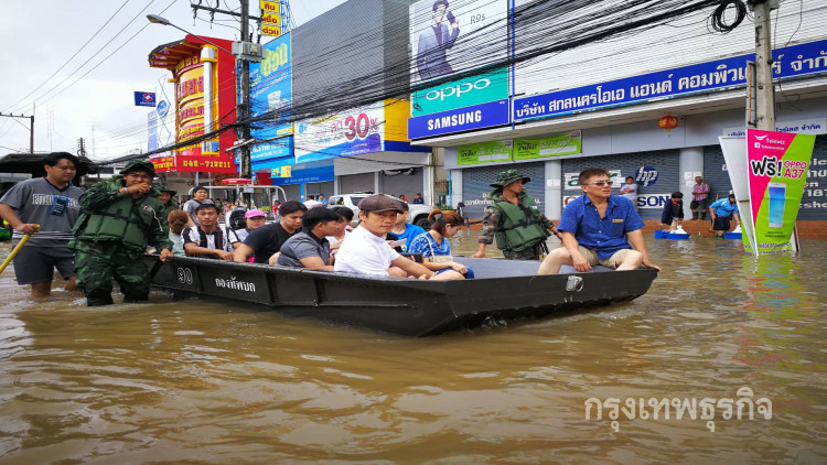 แม่ทัพภาค2 บินด่วนช่วยน้ำท่วมสกลนคร