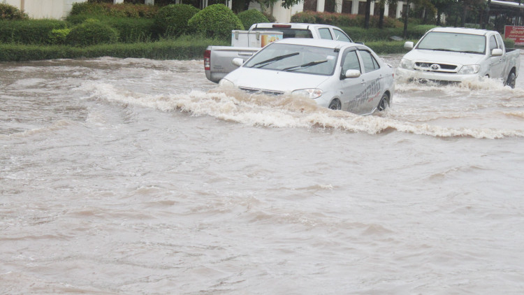 ใครทำสกลฯ "จมน้ำ" 