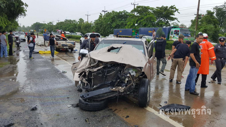 พ่อค้ายาบ้าซิ่งกระบะหนีตร. เหินข้ามเกาะ ชนรถชาวบ้านตาย2เจ็บ3