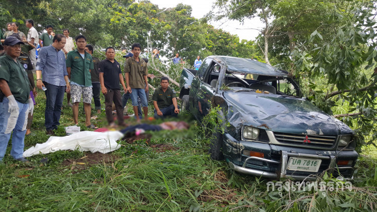 พ่อเฒ่าซิ่งกระบะกลับจากงานแต่งลูกชายคว่ำดับ 2 เจ็บ 8