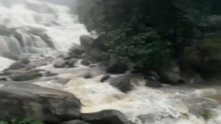 เตือนภัยนักเที่ยวเล่นน้ำตกช่วงฤดูฝนเสี่ยงอันตราย 