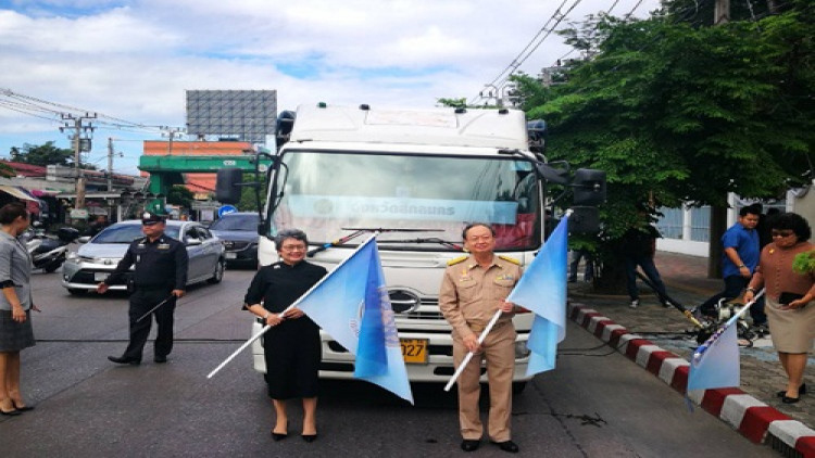 'พาณิชย์'ปล่อยขบวนรถบรรทุกช่วยน้ำท่วม 5 จังหวัด